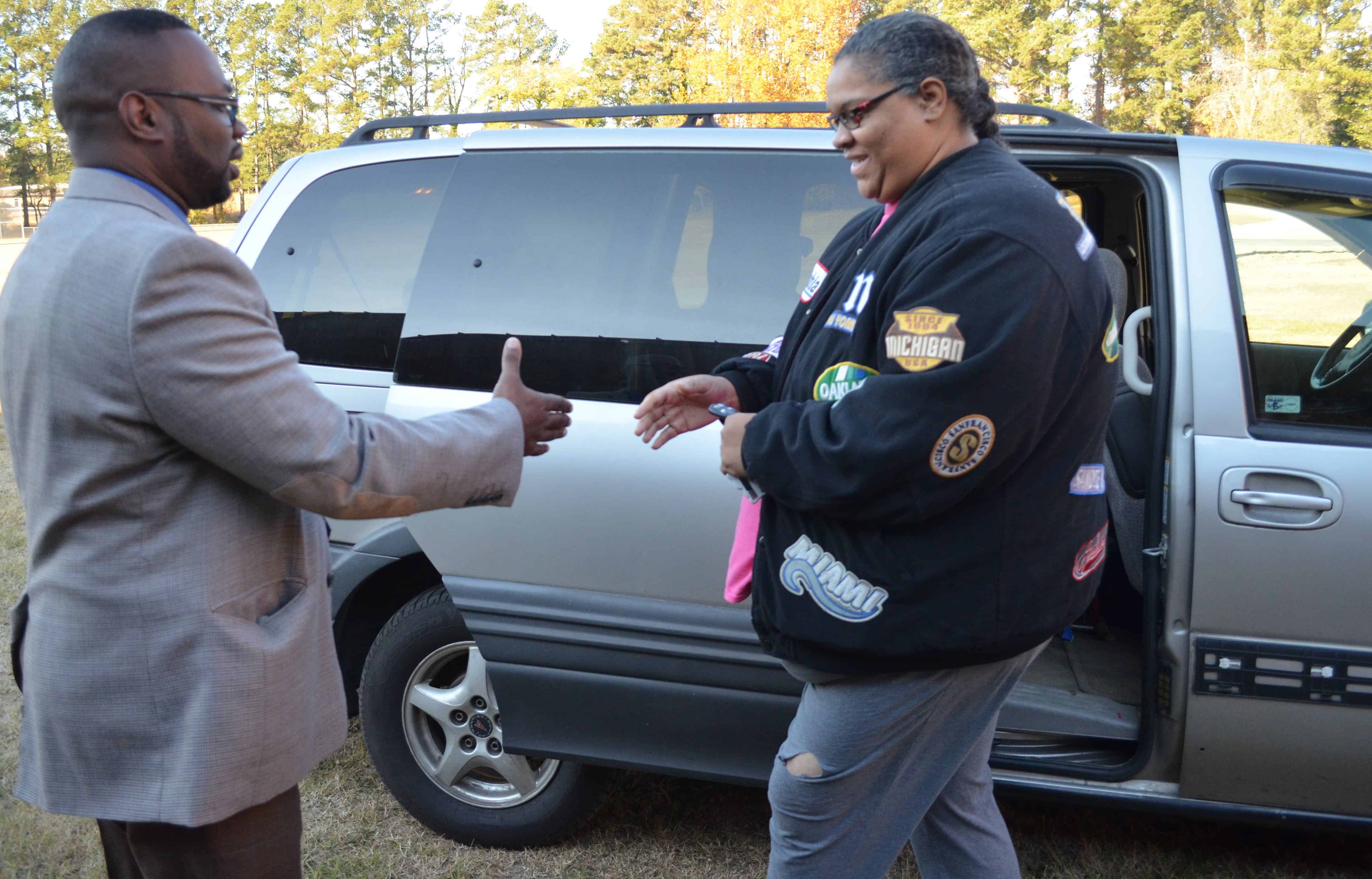 Lynika Silver, right, a parent of a student at West Edgecombe Middle School, thanks Principal Claude Archer for her Thanksgiving box (Photo Credit: Alex Granados)